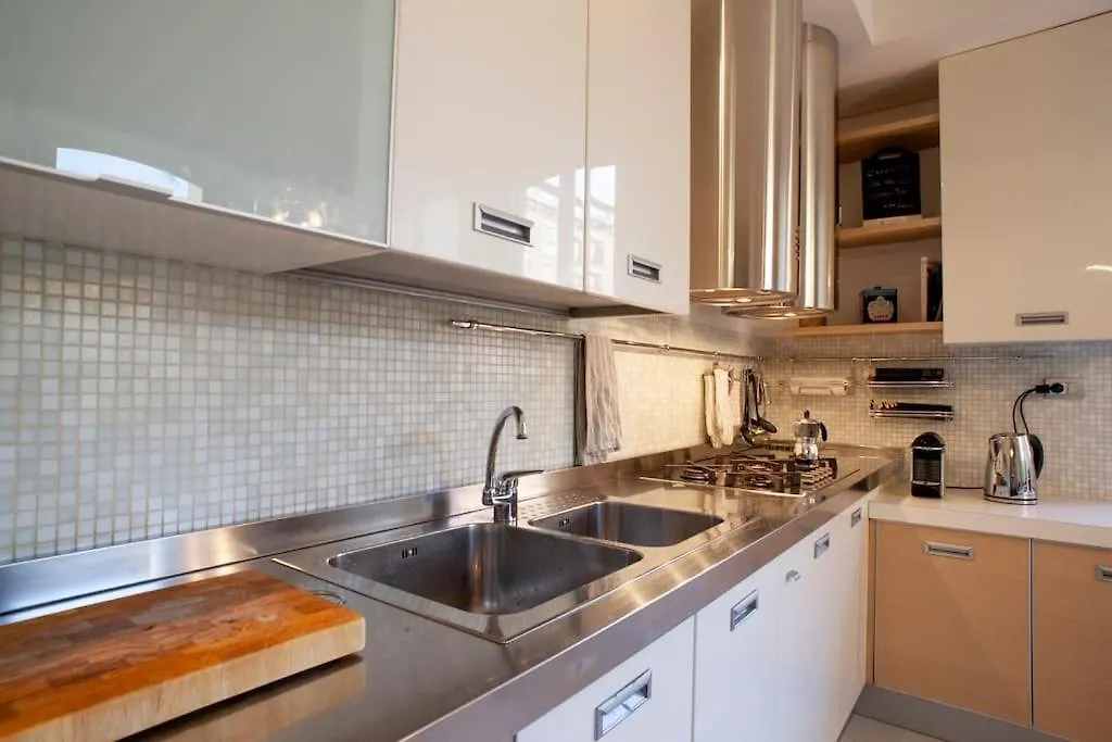 Bright And Comfy In A Beautiful Contemporary Home Milánó Apartman