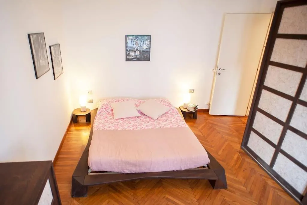 Bright And Comfy In A Beautiful Contemporary Home Milánó