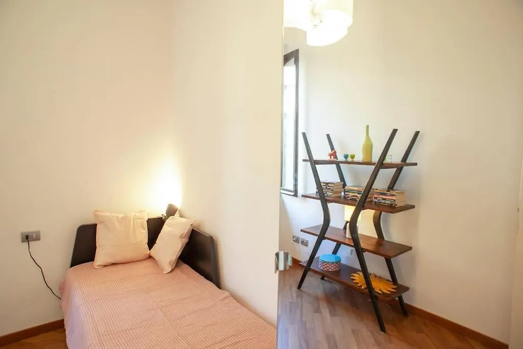 Bright And Comfy In A Beautiful Contemporary Home Milánó 0*,