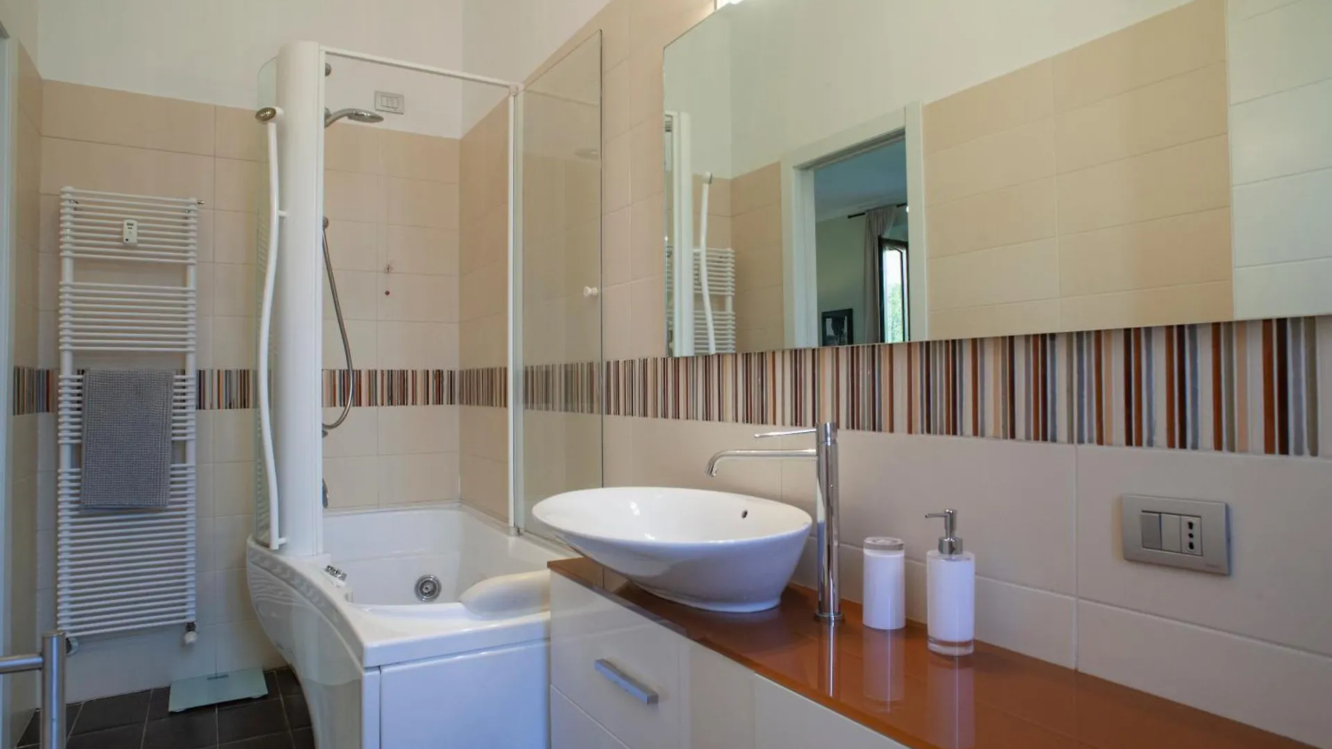 Bright And Comfy In A Beautiful Contemporary Home Milánó Apartman